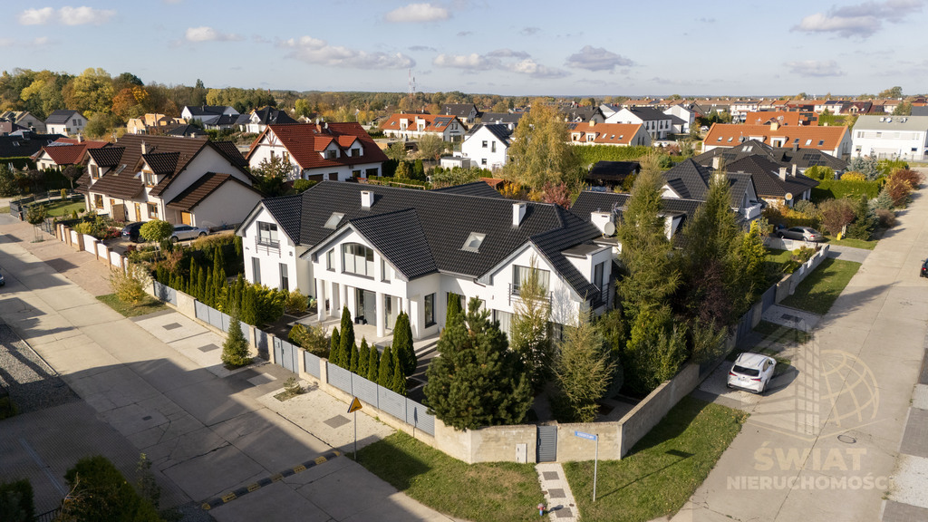 Nowoczesna Rezydencja w Dobrej (2)