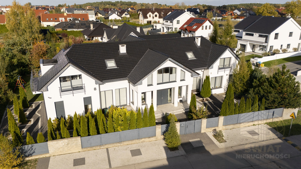 Nowoczesna Rezydencja w Dobrej (7)