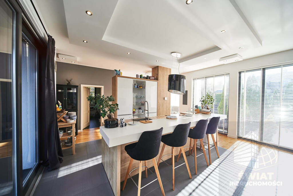 Nowoczesna Rezydencja w Dobrej (8)