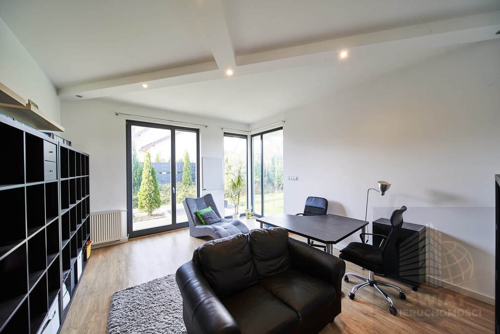 Nowoczesna Rezydencja w Dobrej (15)