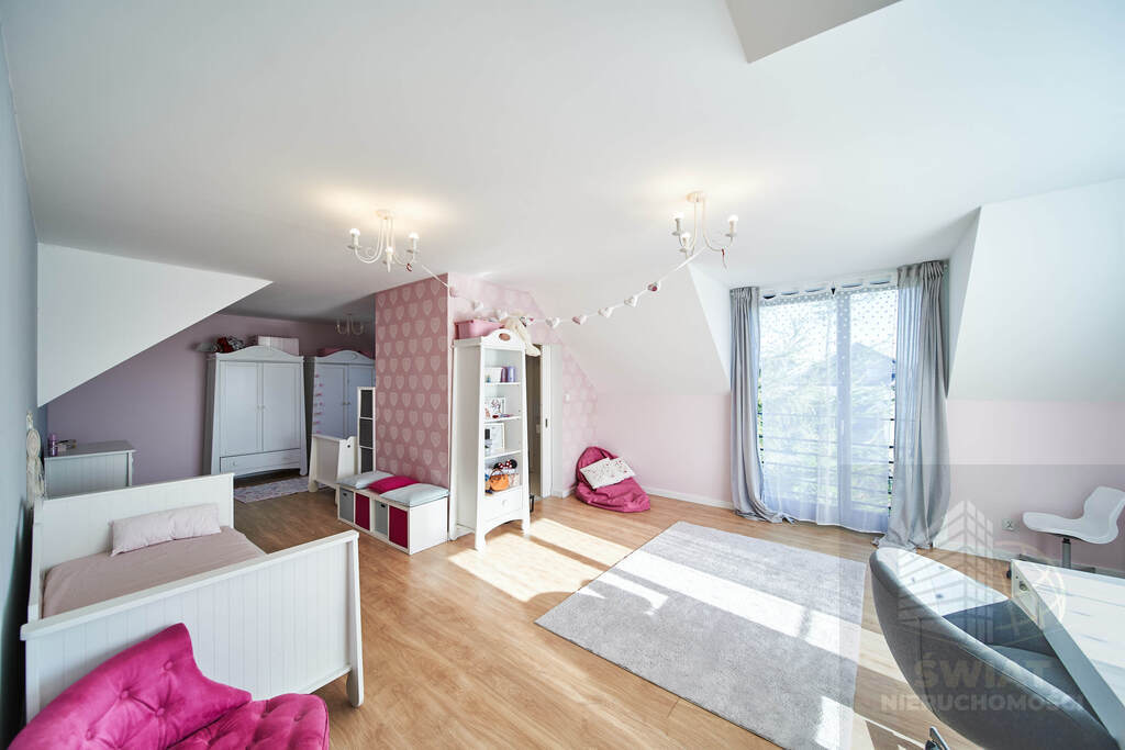 Nowoczesna Rezydencja w Dobrej (23)