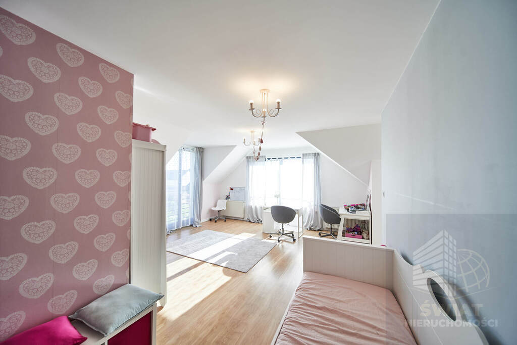 Nowoczesna Rezydencja w Dobrej (24)