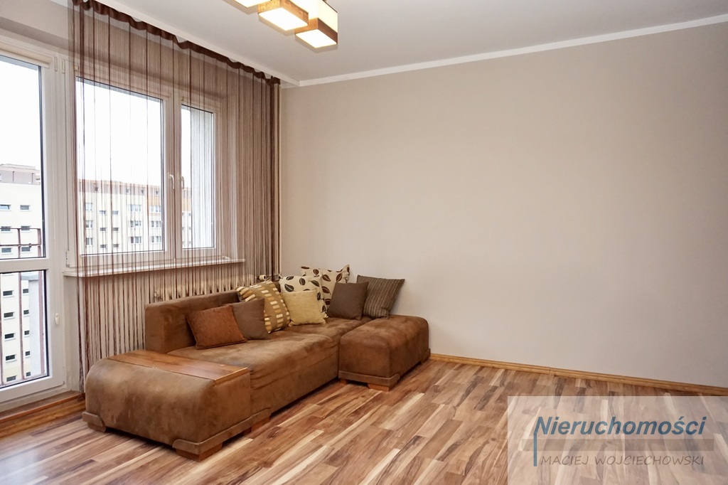 Przytulna kawalerka (1)