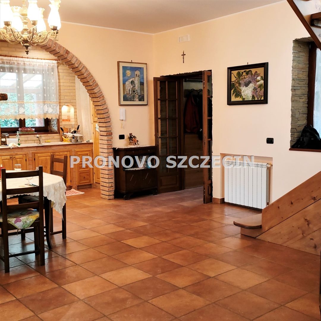 Dom z ogrodem w  Gerano, 40 km od Rzym, sprzedaż. (13)