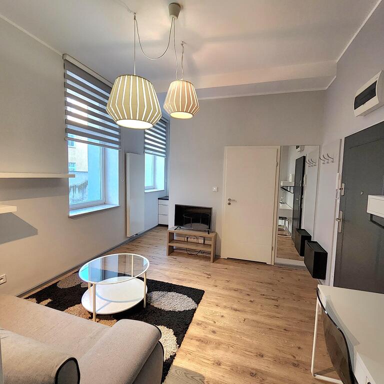 Komfortowe 2 pokoje w centrum z windą i piwnicą. (1)