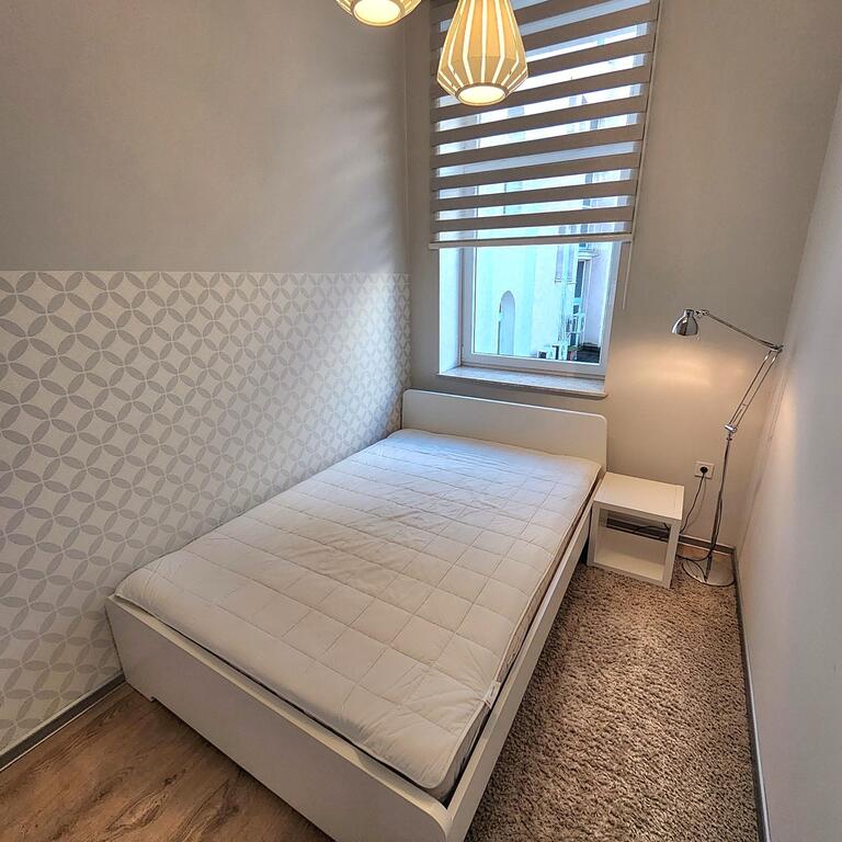 Komfortowe 2 pokoje w centrum z windą i piwnicą. (6)