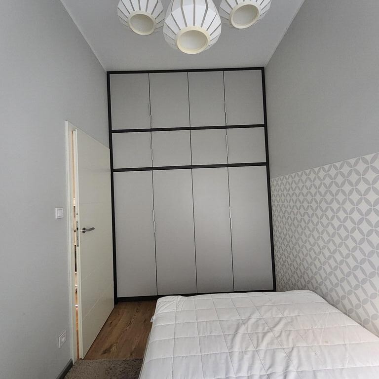 Komfortowe 2 pokoje w centrum z windą i piwnicą. (7)