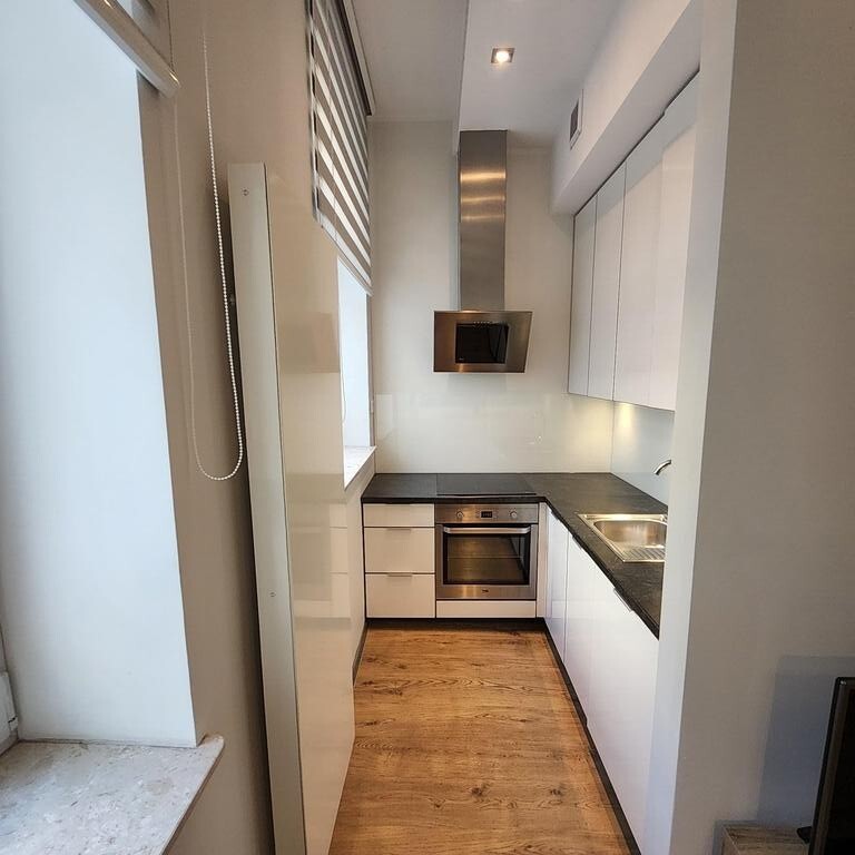 Komfortowe 2 pokoje w centrum z windą i piwnicą. (5)