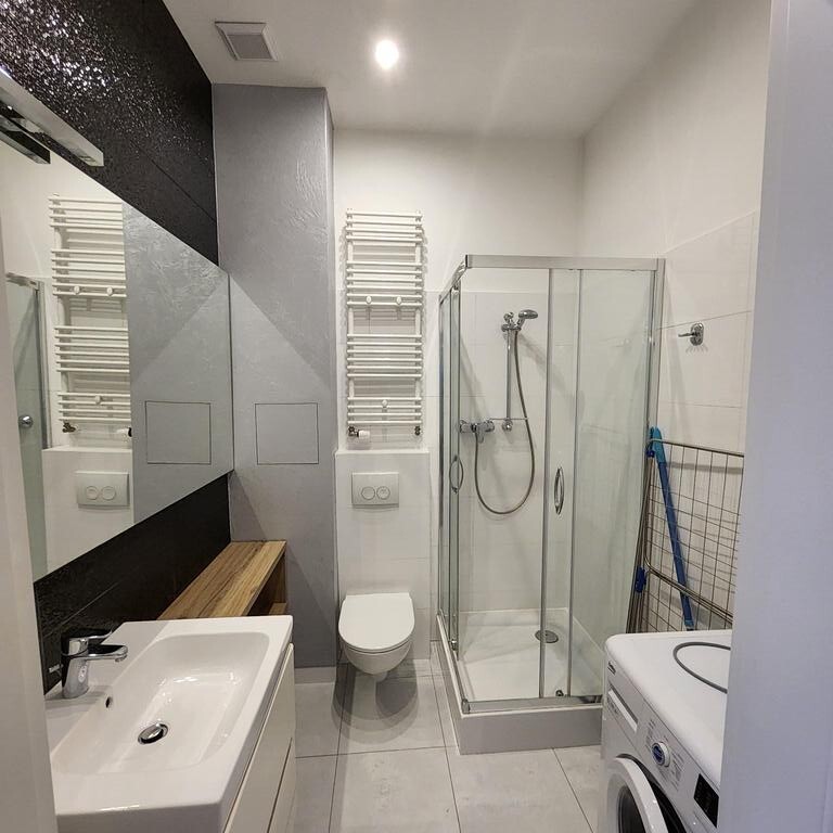 Komfortowe 2 pokoje w centrum z windą i piwnicą. (8)