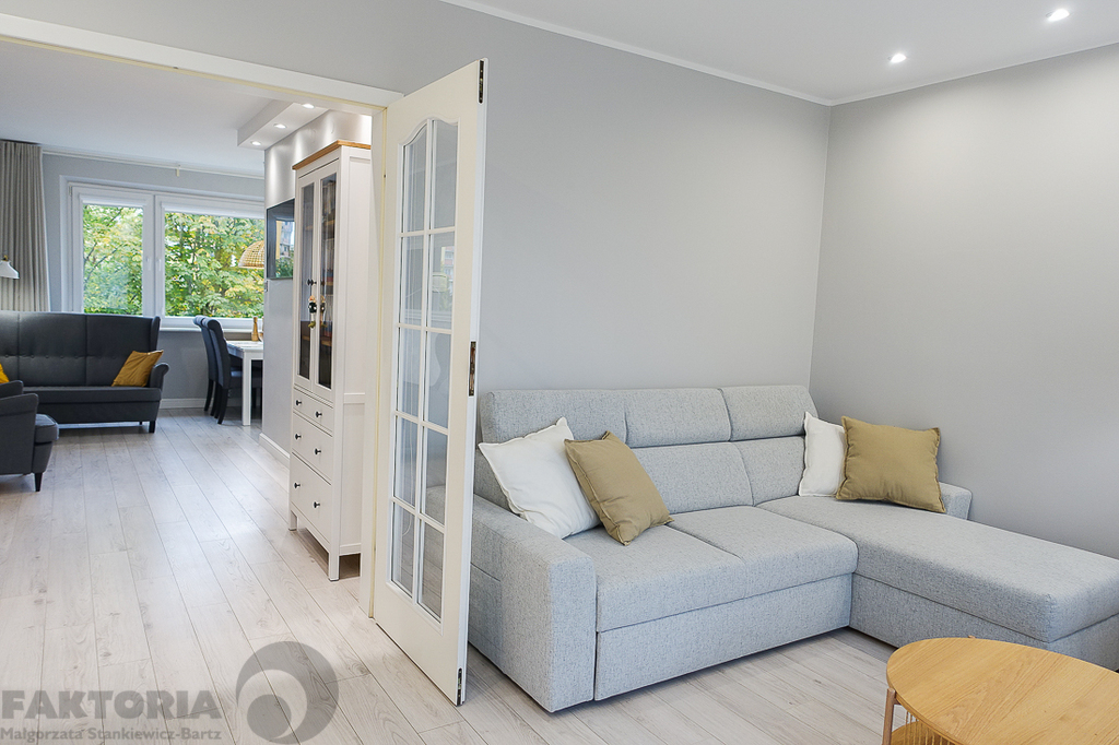 Os. Słoneczne 4 pokoje, I p./IVp. balkon (30)