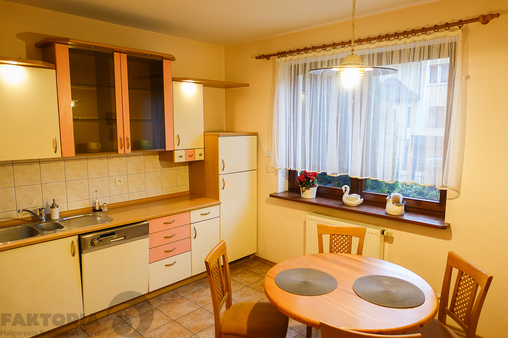 Gumieńce dom wolno stojący z 2000 r. 1,75 mln (24)