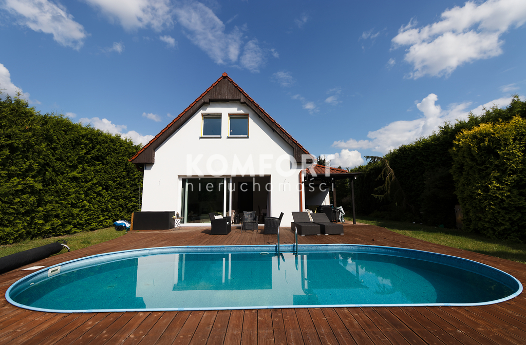 Luksusowy dom z basenem, sauną i pięknym ogrodem. (1)