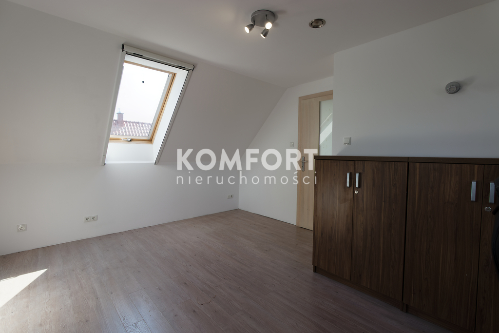 Luksusowy dom z basenem, sauną i pięknym ogrodem. (8)