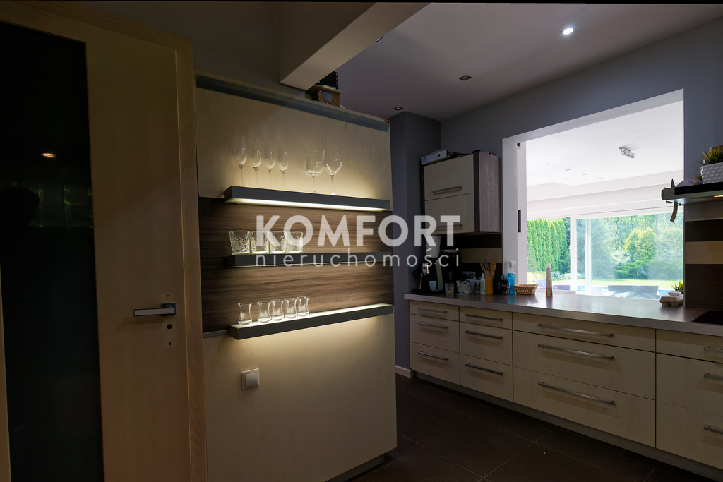 Luksusowy dom z basenem, sauną i pięknym ogrodem. (10)