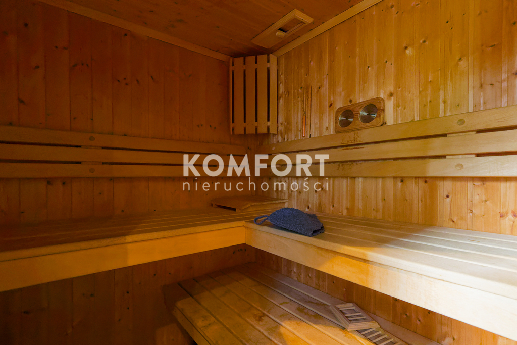 Luksusowy dom z basenem, sauną i pięknym ogrodem. (19)