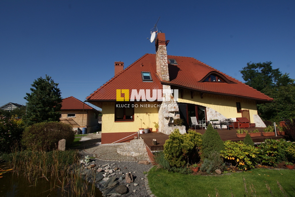 Nietuzinkowa nieruchomość w Dobrej. (2)