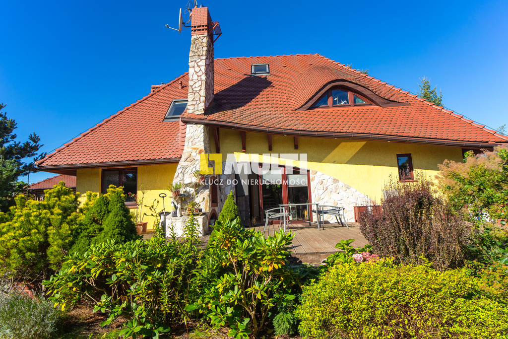 Nietuzinkowa nieruchomość w Dobrej. (4)