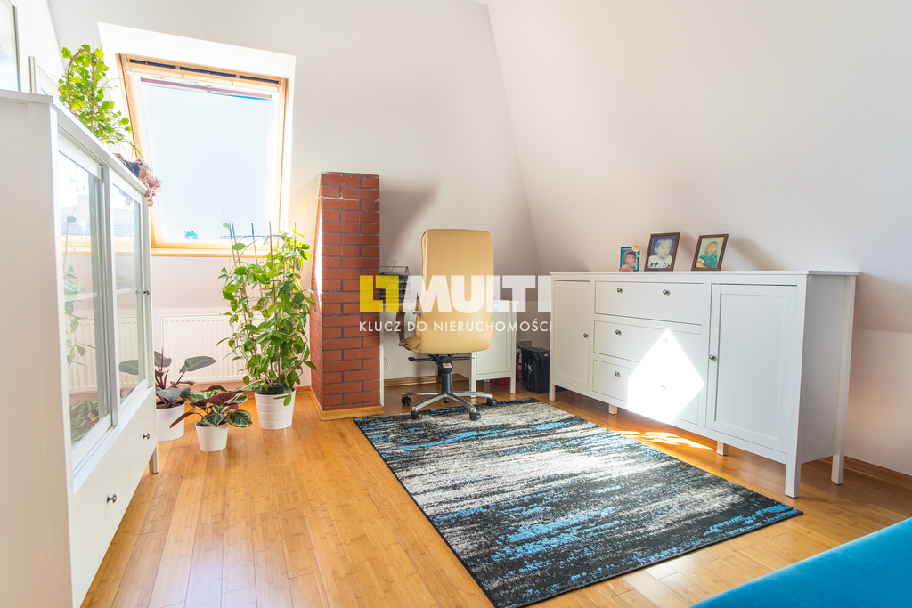 Nietuzinkowa nieruchomość w Dobrej. (12)