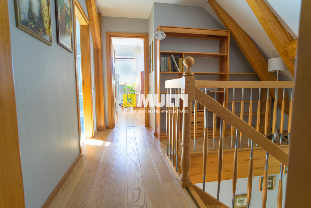 Nietuzinkowa nieruchomość w Dobrej. (11)