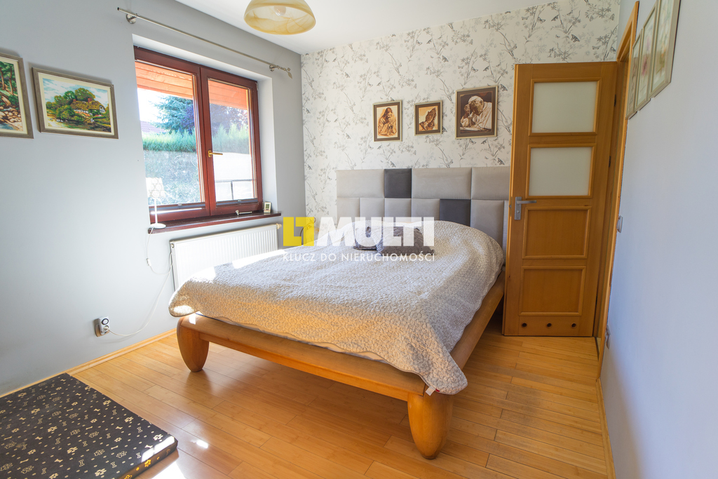 Nietuzinkowa nieruchomość w Dobrej. (8)