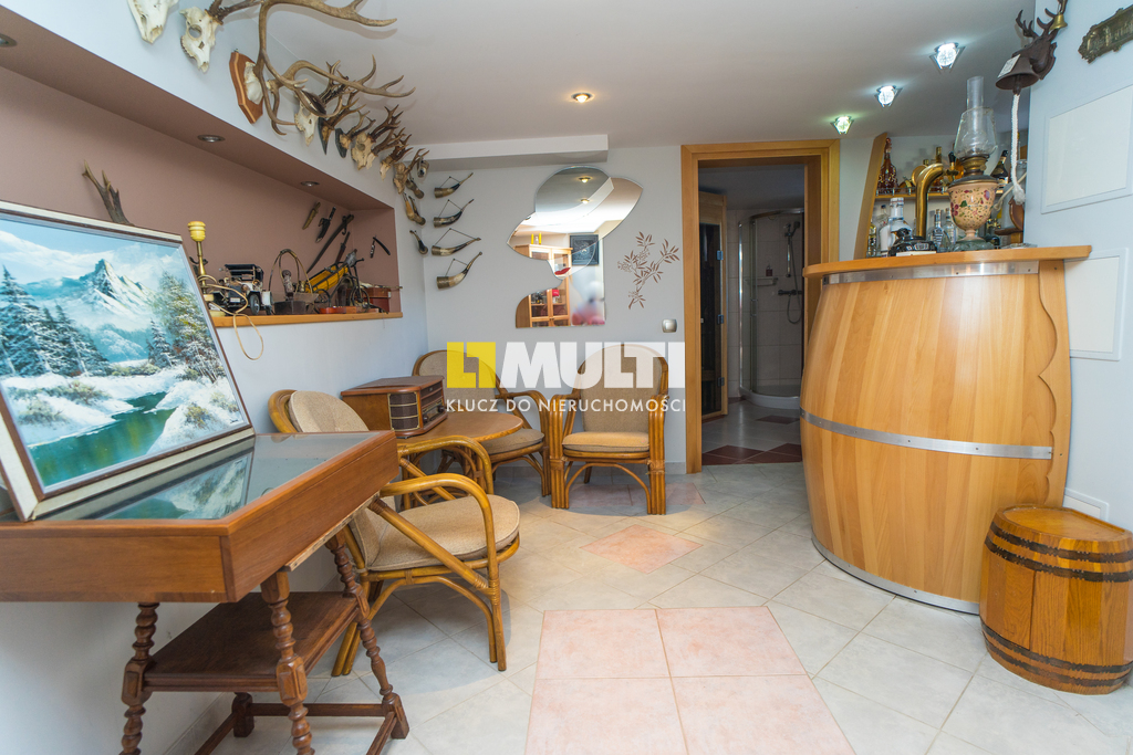 Nietuzinkowa nieruchomość w Dobrej. (15)