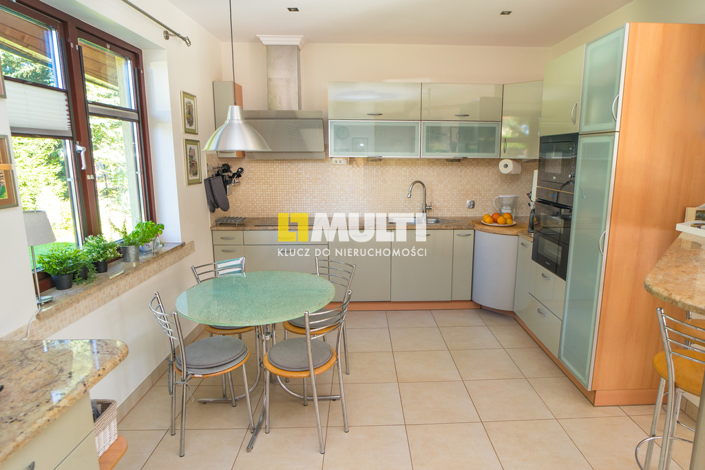 Nietuzinkowa nieruchomość w Dobrej. (7)