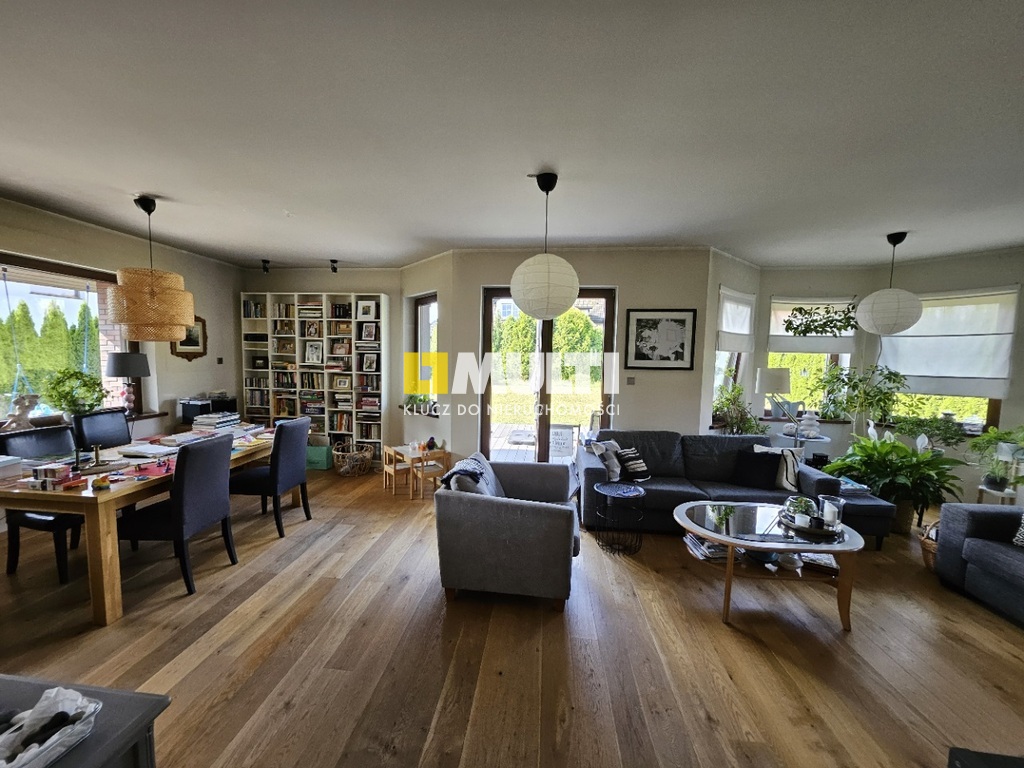 Dom wolnostojący w doskonałej lokalizacji (1)