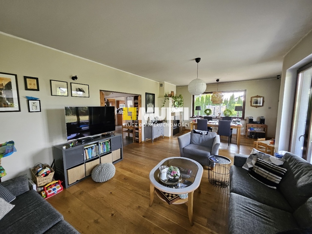 Dom wolnostojący w doskonałej lokalizacji (3)