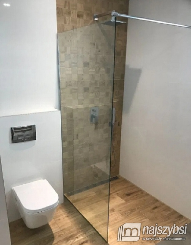 PRZESTRONNY DOM POD KOŁOBRZEGIEM  (11)