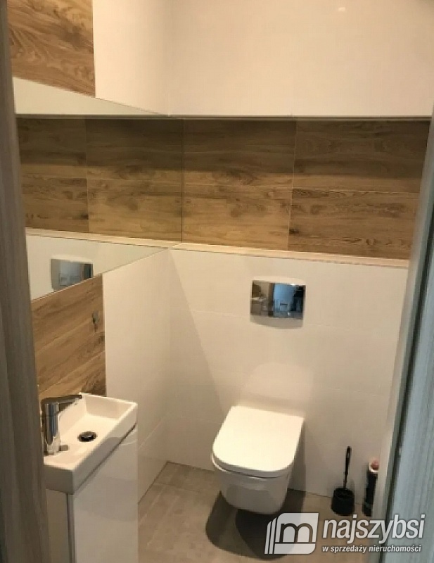 PRZESTRONNY DOM POD KOŁOBRZEGIEM  (12)