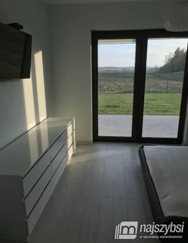 PRZESTRONNY DOM POD KOŁOBRZEGIEM  (14)