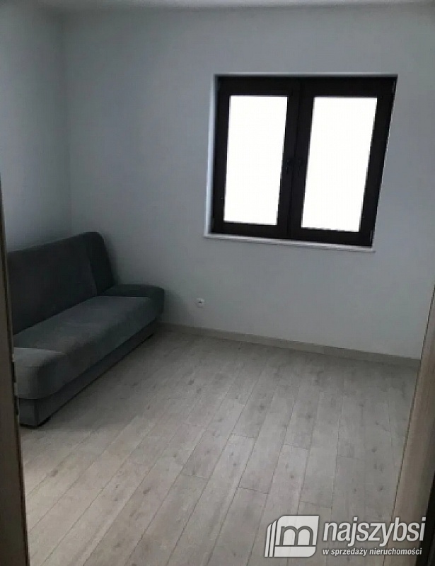 PRZESTRONNY DOM POD KOŁOBRZEGIEM  (15)