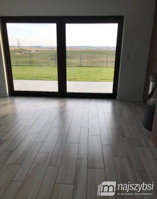 PRZESTRONNY DOM POD KOŁOBRZEGIEM  (6)