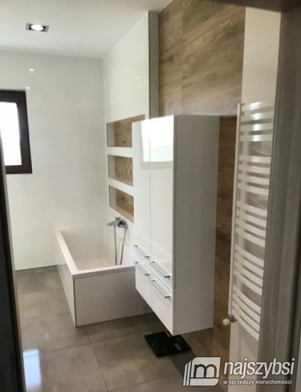 PRZESTRONNY DOM POD KOŁOBRZEGIEM  (7)