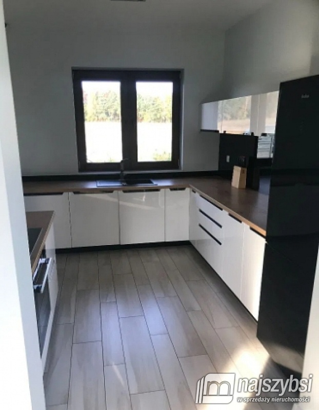 PRZESTRONNY DOM POD KOŁOBRZEGIEM  (9)