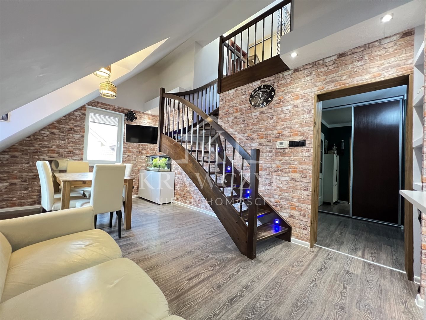 Na sprzedaż,4 pokoje,z garażem na osiedlu zamknięt (1)