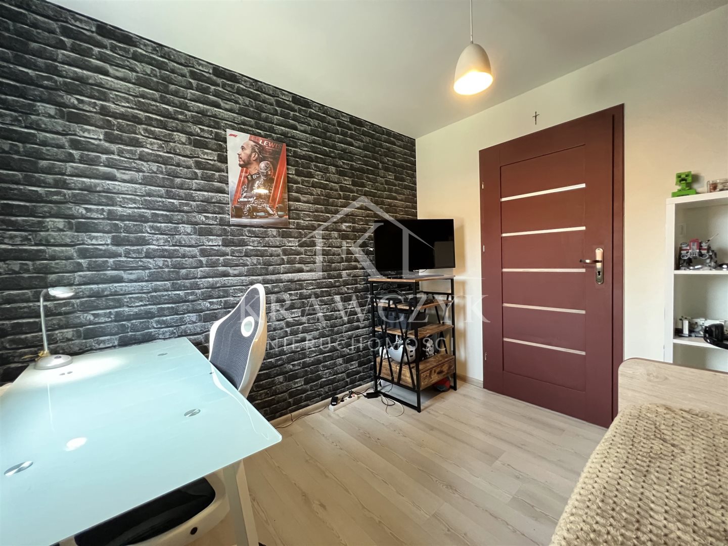 Na sprzedaż,4 pokoje,z garażem na osiedlu zamknięt (13)