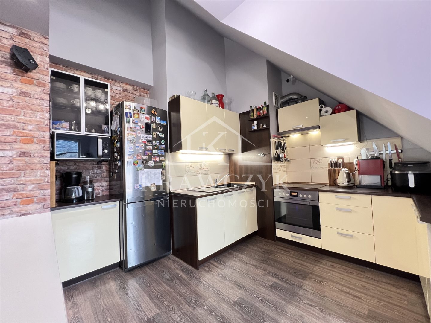 Na sprzedaż,4 pokoje,z garażem na osiedlu zamknięt (2)