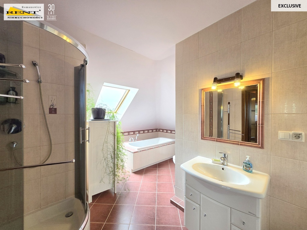 Dom z ogrodem, 6pokoi, 2garaże, wejście do lasu (17)