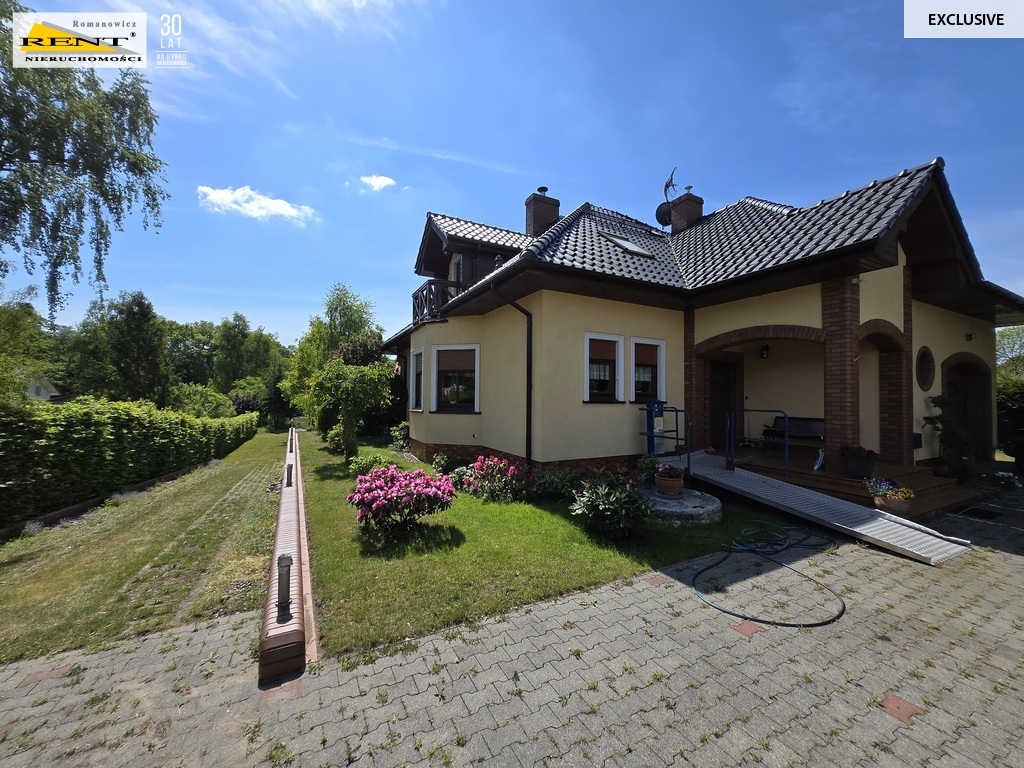 Dom z ogrodem, 6pokoi, 2garaże, wejście do lasu (27)