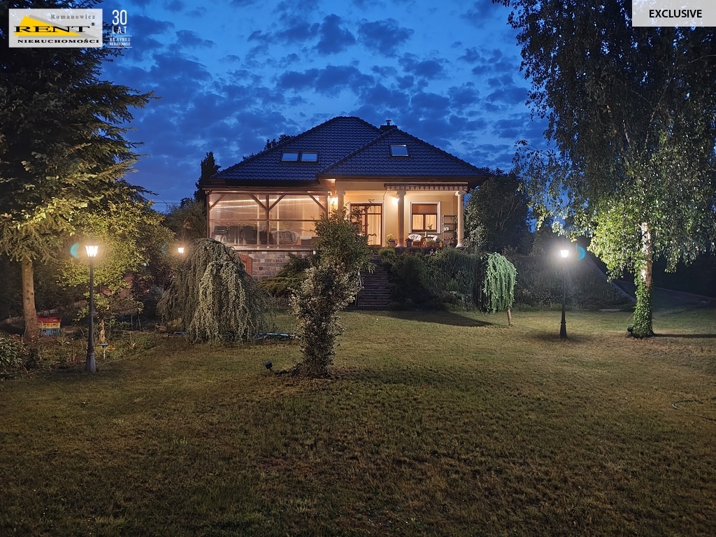 Dom z ogrodem, 6pokoi, 2garaże, wejście do lasu (1)