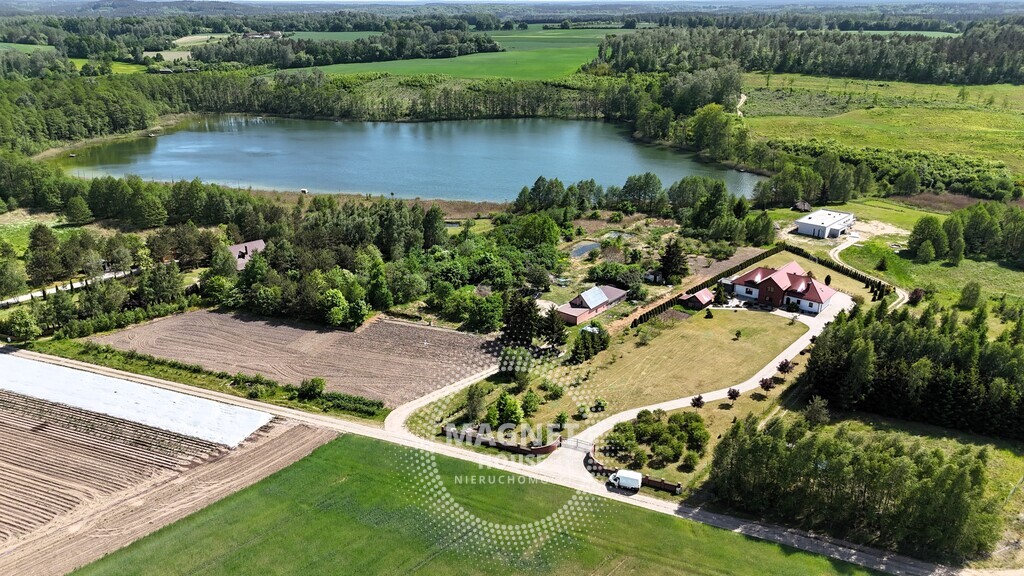Wyjątkowy dom nad jeziorem z basenem i sauną (4)