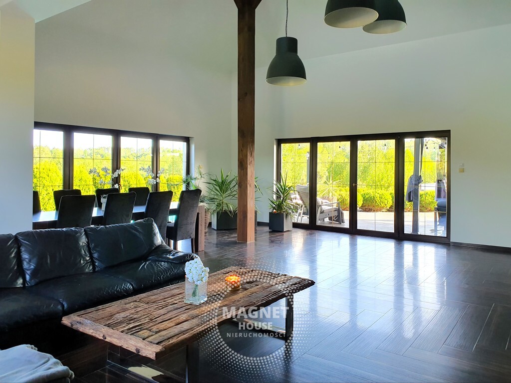 Wyjątkowy dom nad jeziorem z basenem i sauną (6)