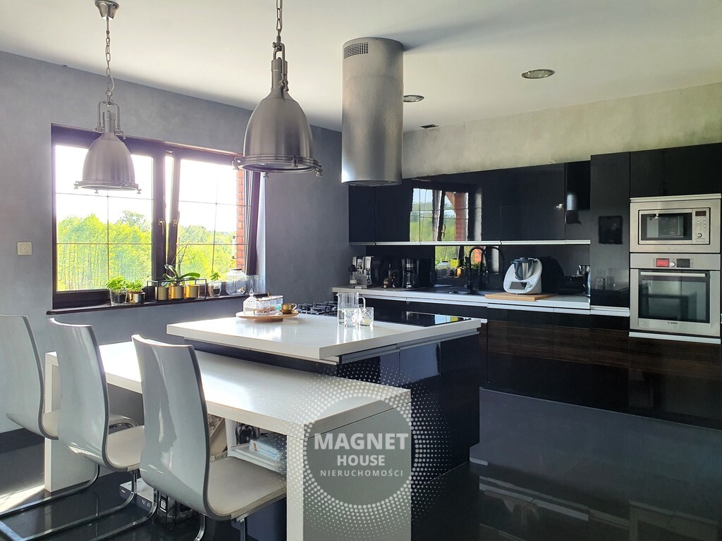 Wyjątkowy dom nad jeziorem z basenem i sauną (8)