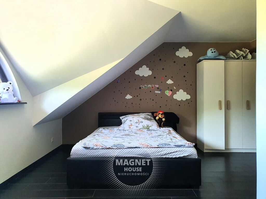 Wyjątkowy dom nad jeziorem z basenem i sauną (12)