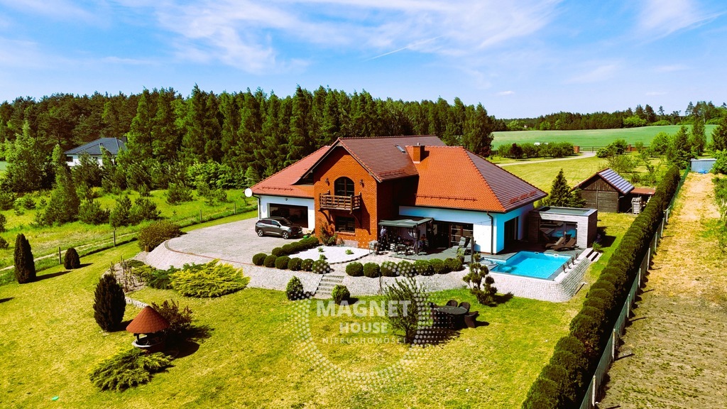 Wyjątkowy dom nad jeziorem z basenem i sauną (1)
