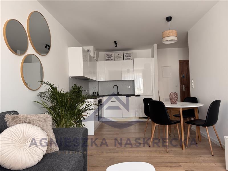 Atrakcyjne, umeblowane mieszkanie 2 pokojowe w bud (1)