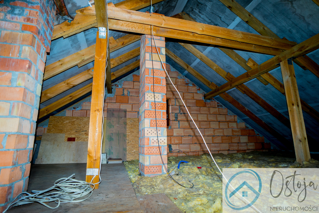 Wolnostojący Dom - z lokalem handlowym - Podjuchy (22)