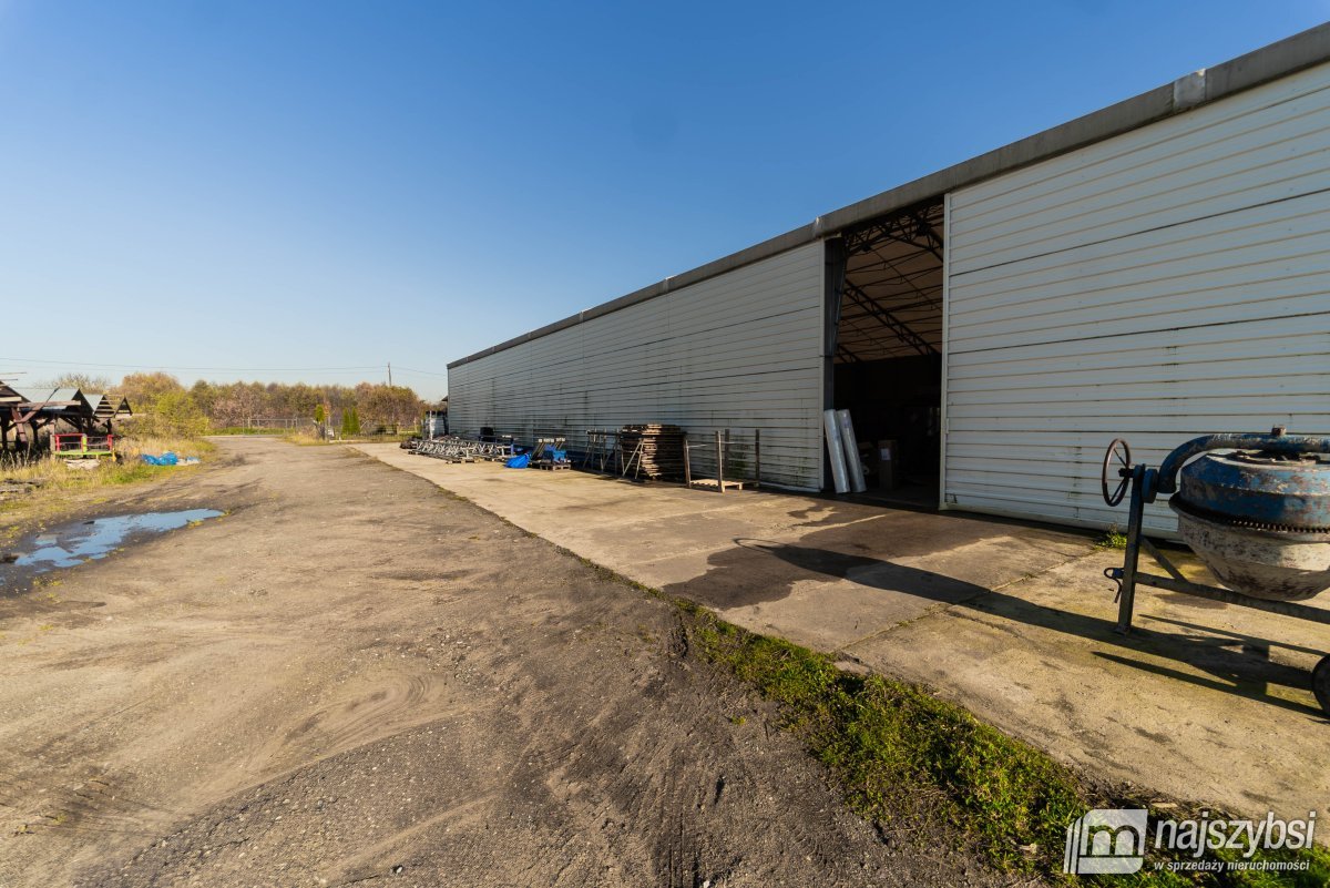 Bienice - hale  z budynkiem  mieszkalnym (13)