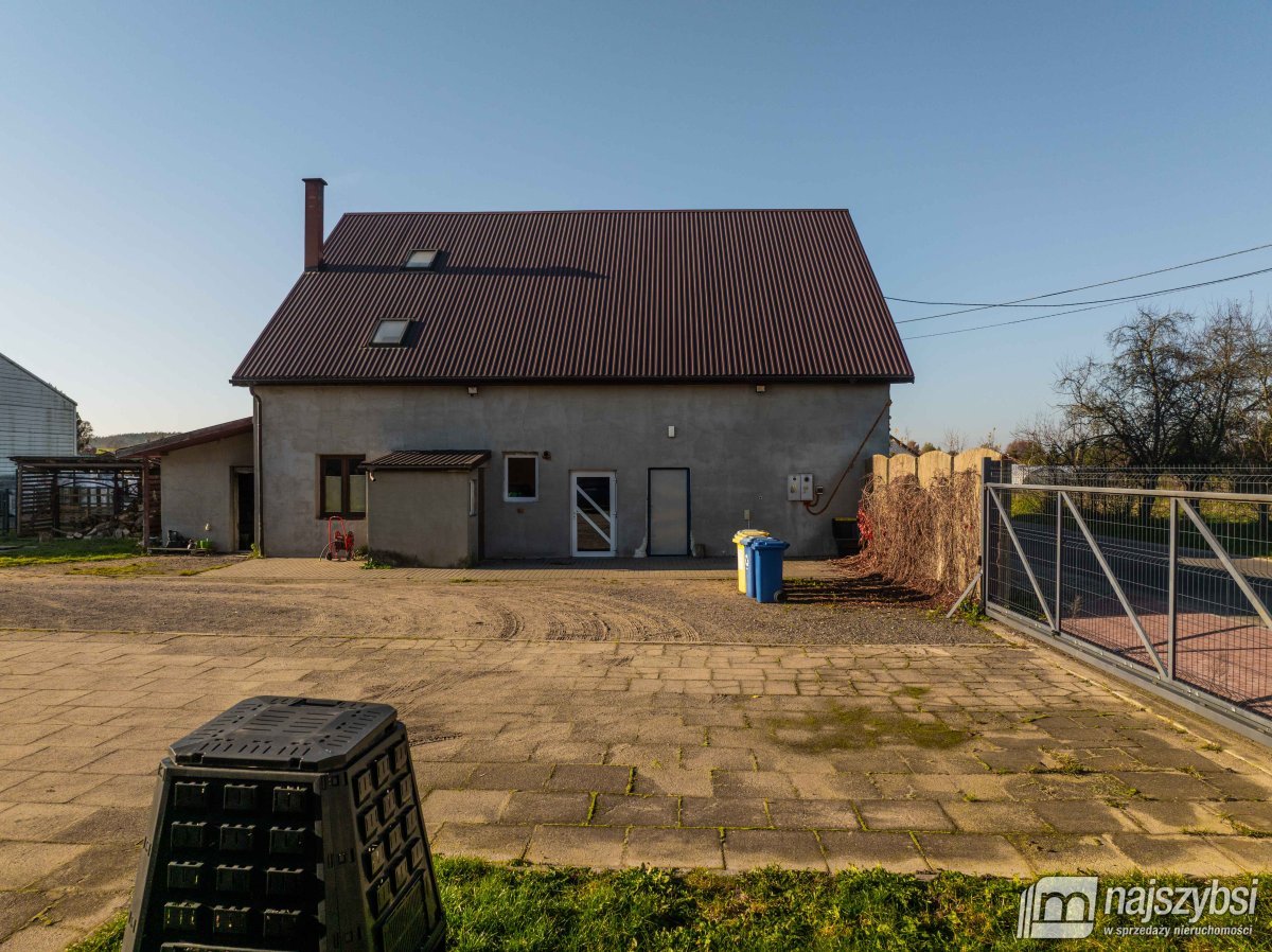 Bienice - hale  z budynkiem  mieszkalnym (17)